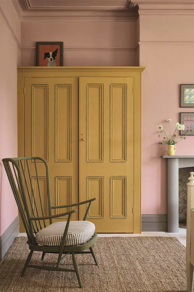 Carnaby Yellow - Annie Sloan Satin Paint