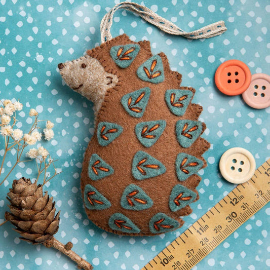 Folk Hedgehog Felt Craft Mini Kit - Corinne Lapierre
