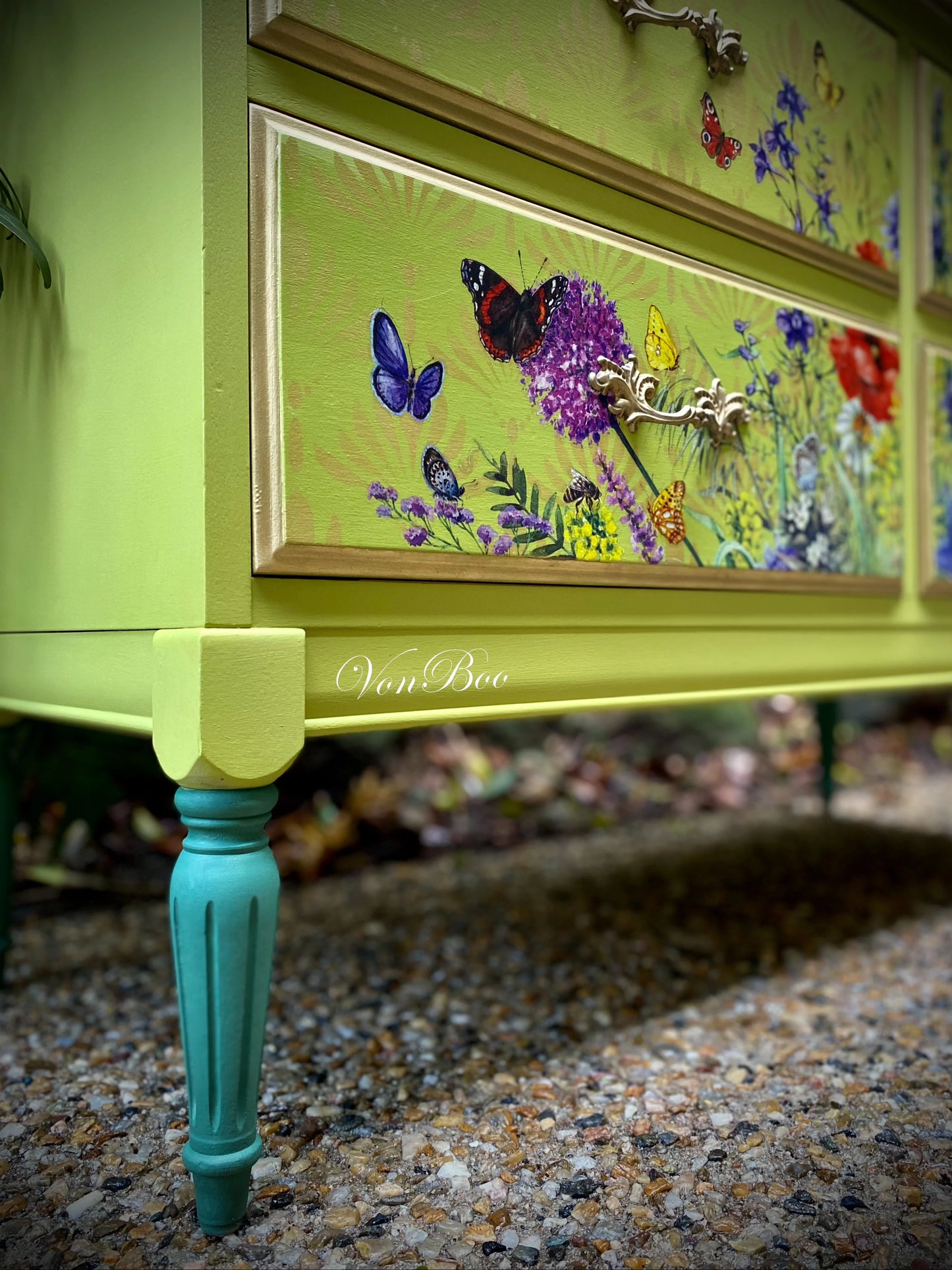 Icypole Green, Yellow/Green Mineral Paint for Furniture, MINT by Michelle
