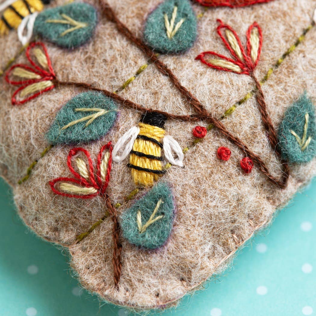 Beehive Felt Craft Mini Kit - Corinne Lapierre