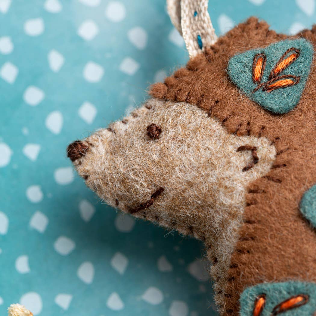 Folk Hedgehog Felt Craft Mini Kit - Corinne Lapierre