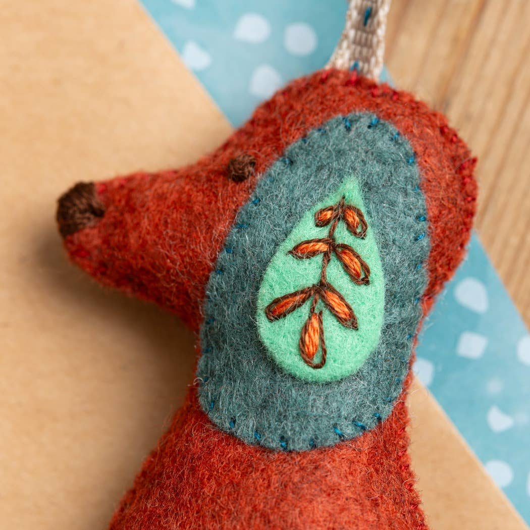 Folk Dog Felt Craft Mini Kit - Corinne Lapierre