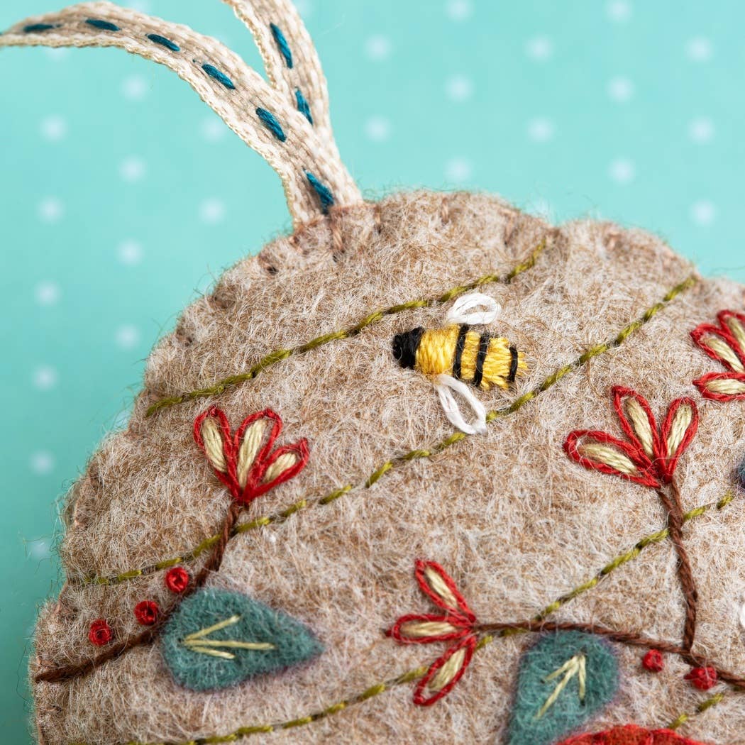 Beehive Felt Craft Mini Kit - Corinne Lapierre