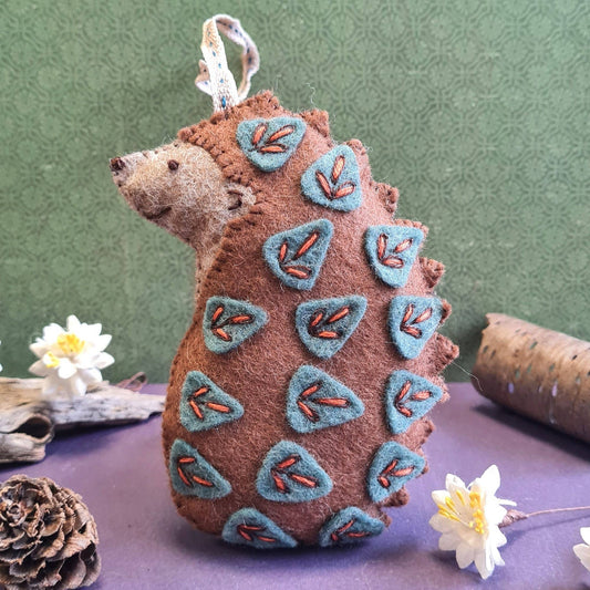Folk Hedgehog Felt Craft Mini Kit - Corinne Lapierre