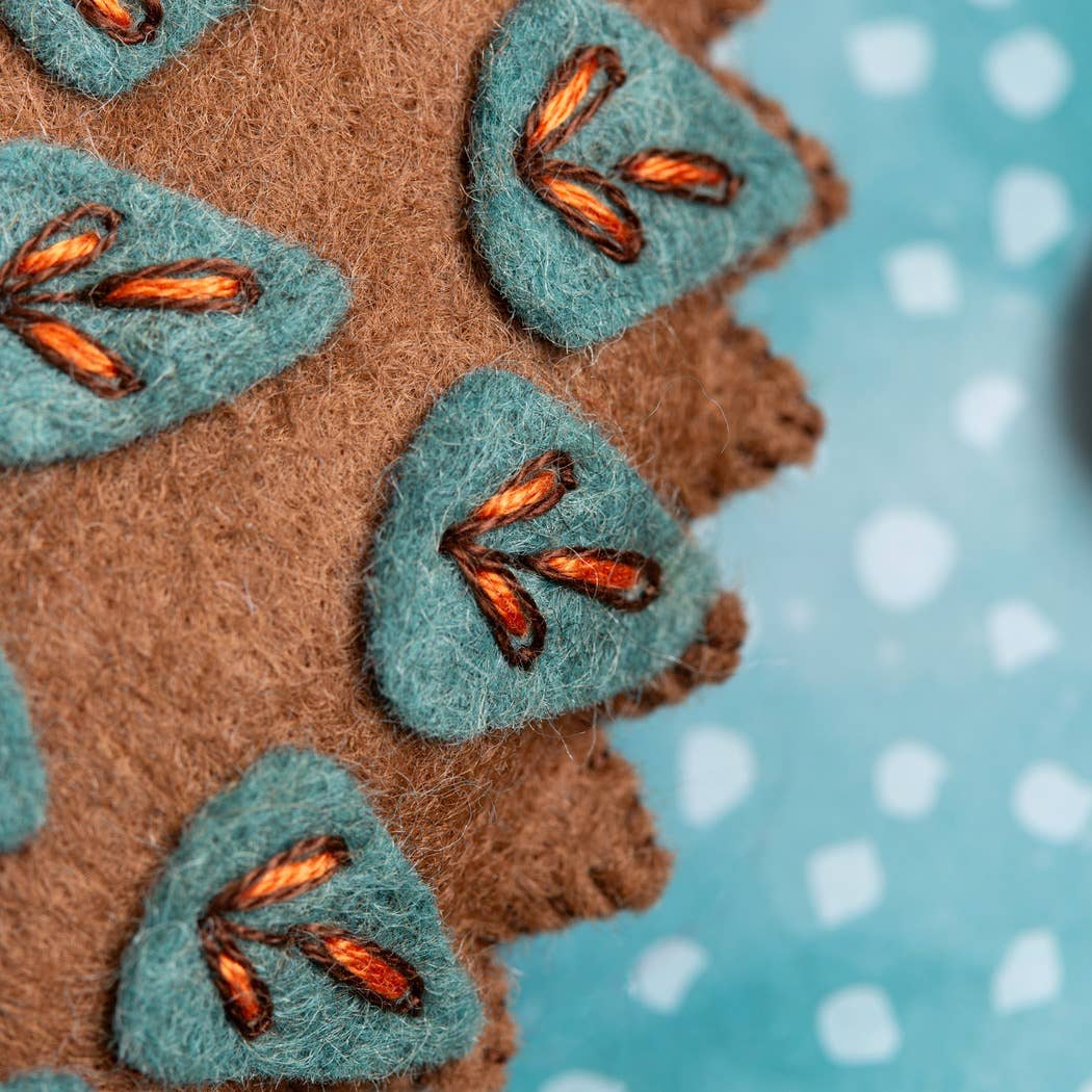 Folk Hedgehog Felt Craft Mini Kit - Corinne Lapierre