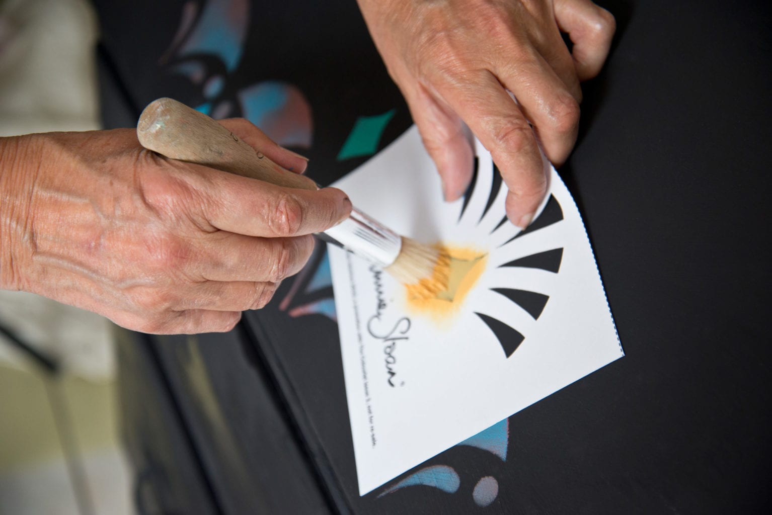 Annie Sloan’s pure bristle Stencil Brush is made in Italy and finished with a wooden handle. It’s ideal for stippling and the perfect complement to the Annie Sloan Stencil Collection.