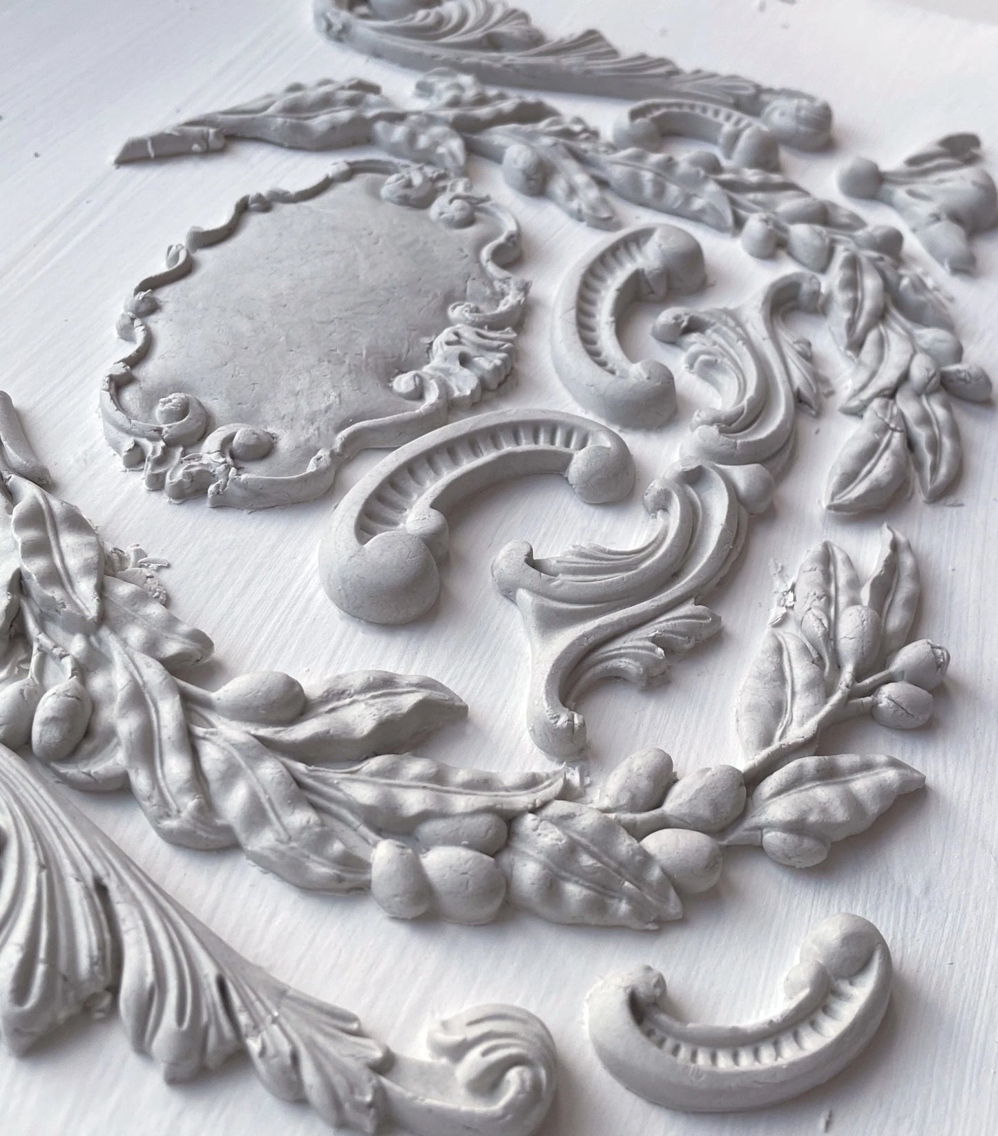 Olive Crest Mould by IOD - Iron Orchid Designs