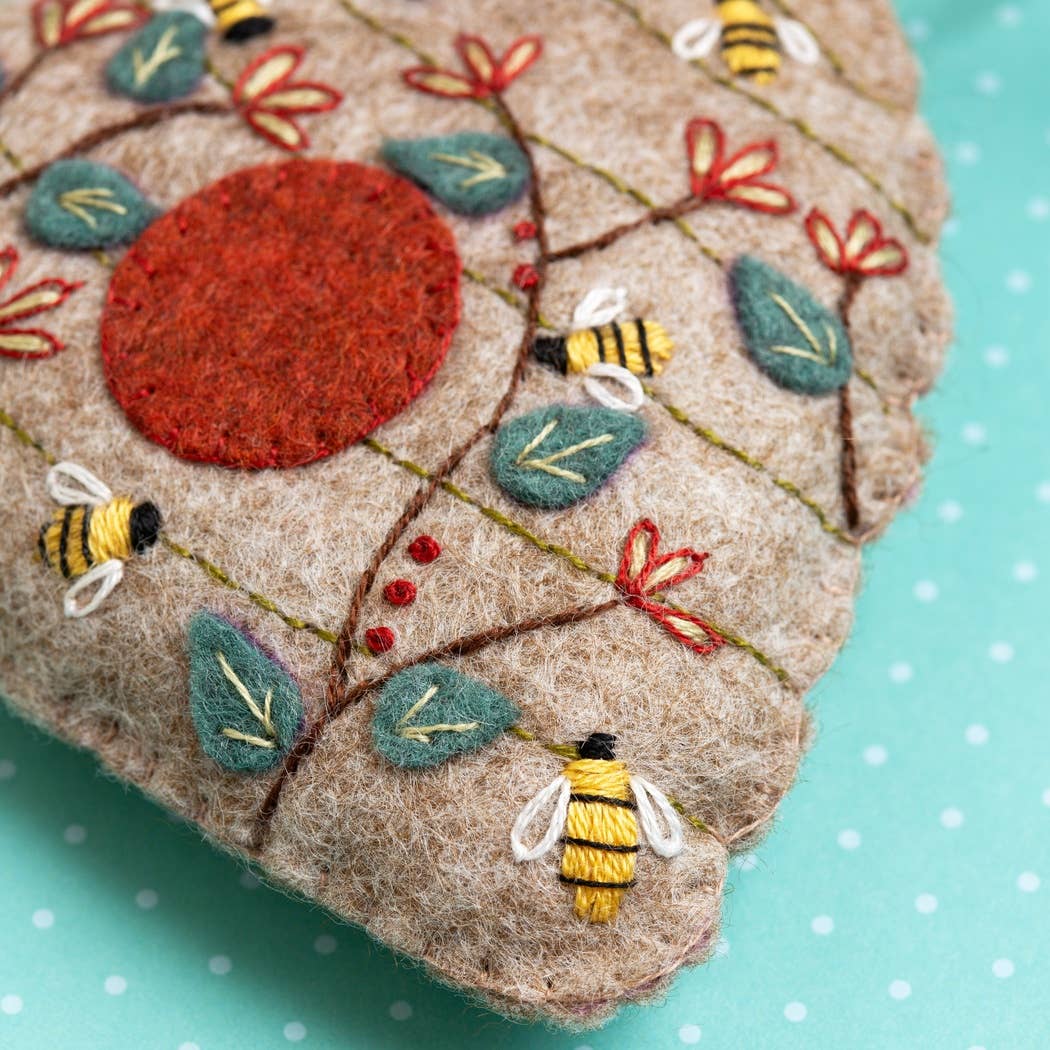 Beehive Felt Craft Mini Kit - Corinne Lapierre
